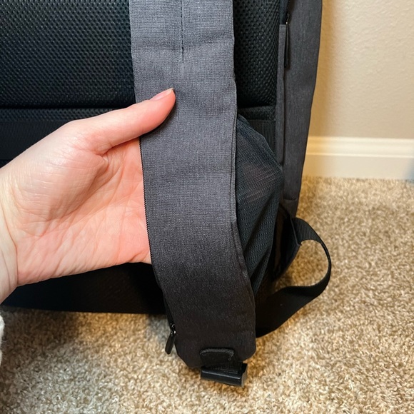 Multi-pocket tech bookbag/backpack - Picture 3 of 8